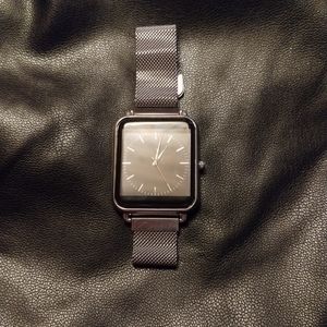 Woman's magnetic band watch